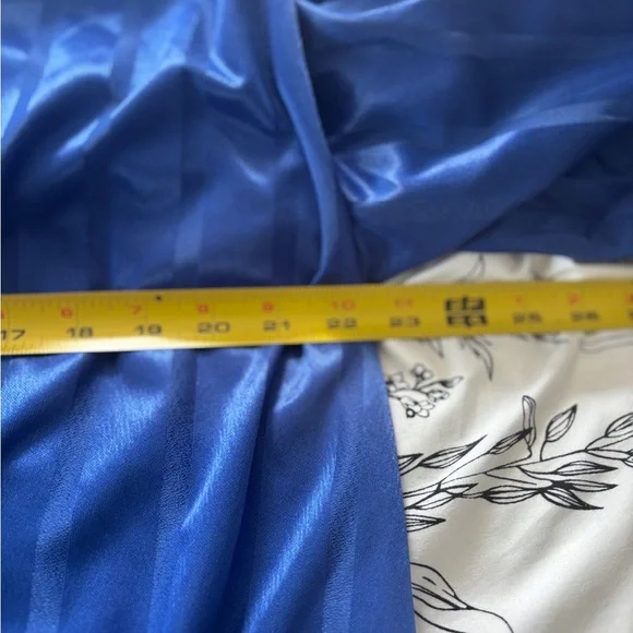 Vintage Amy Of California Silky /Satin Royal Blue Blouse Size Medium - Picture 7 of 8